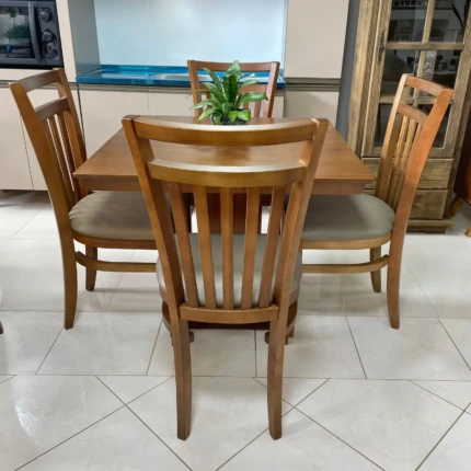 Mesa 90cm Quadrada Paris (1834) com 4 Cadeiras Larissa (4890)