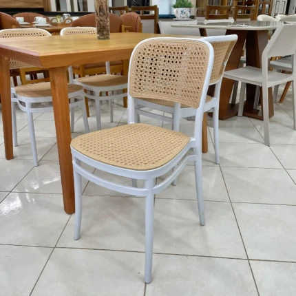 Mesa 1,15m Avela (3648) com 4 Cadeira Roma Branca com Detalhe Bege (6427) - Imagem 4
